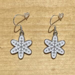 NWT Christmas Snowflake Earrings